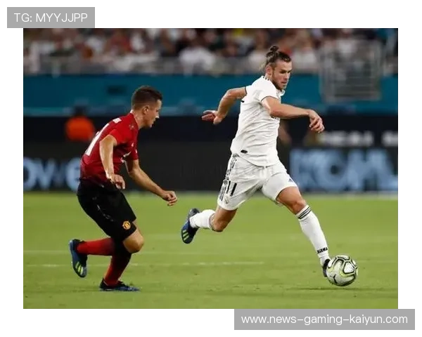 曼联中场组织回温，攻守转换见成效