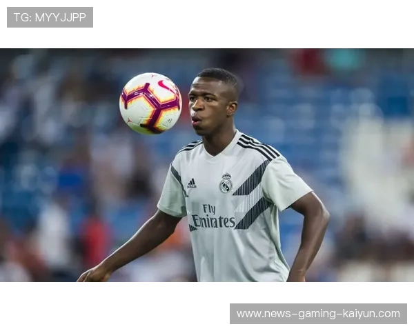 维尼修斯极限变向甩开防守,皇马边路冲击凶猛 维尼修斯极限变向甩开防守,皇马边路冲击凶猛